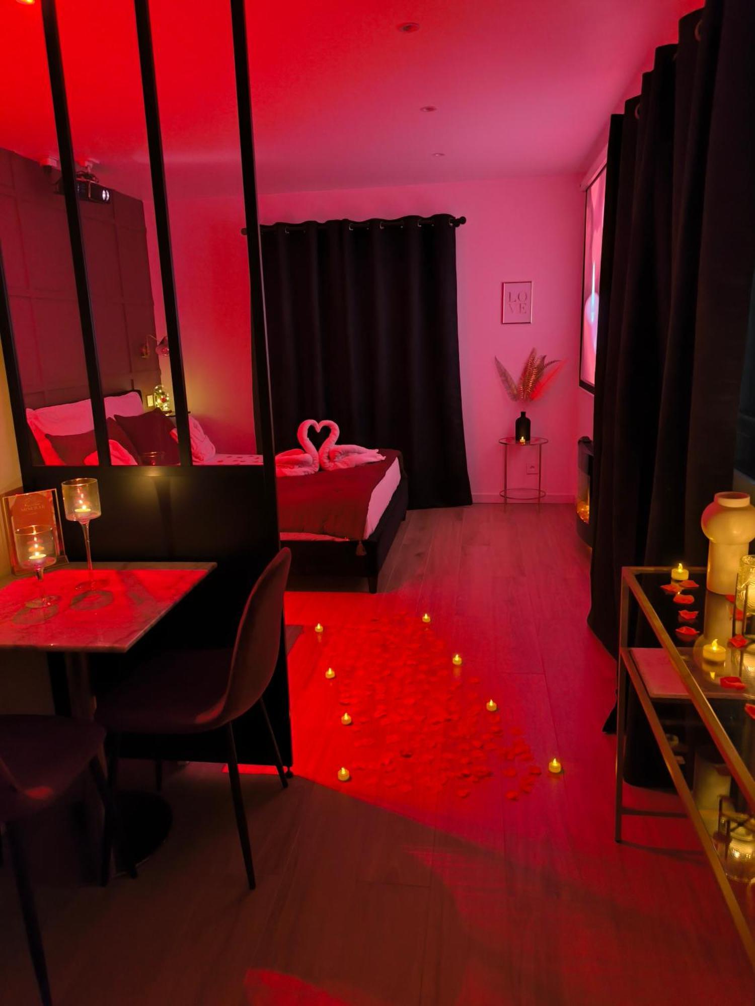 Nuit D'Evasion Love Room Avec Baignoire Balneotherapie Тулон Экстерьер фото